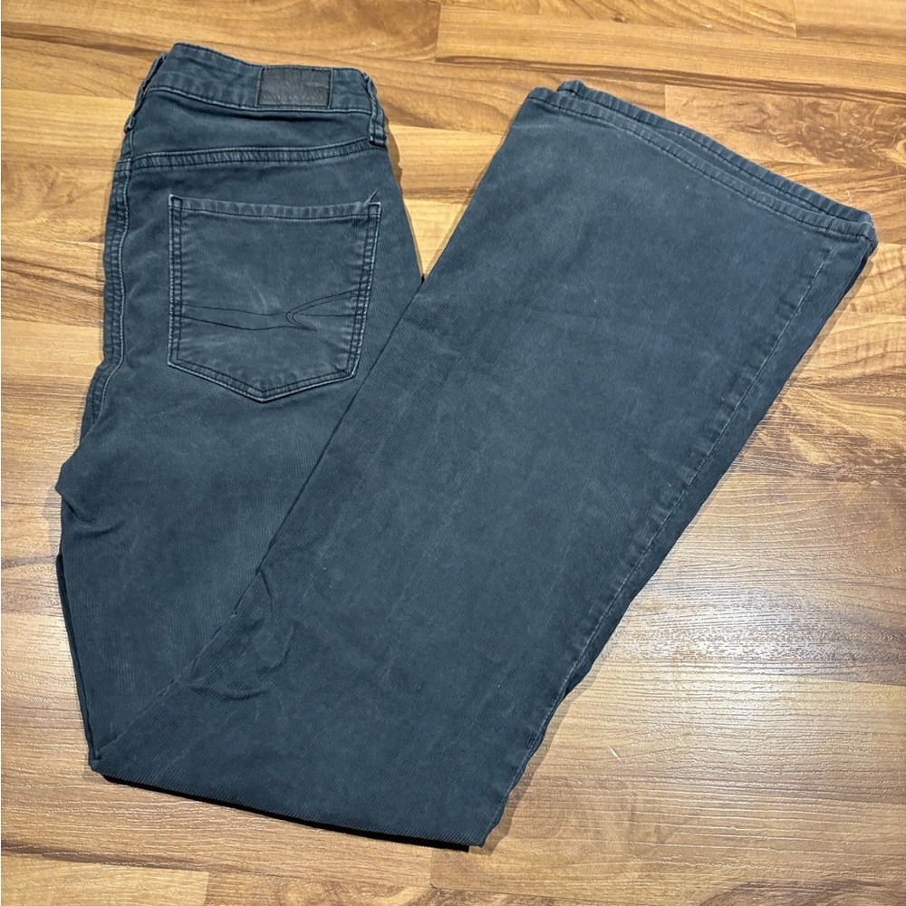 American Eagle Super Hi-Rise Flare Jean Size 2 Regular